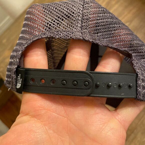 The North Face Baseball Cap Hat Snapback Adjustable OS Mesh Back Discolored OS - Picture 4 of 4